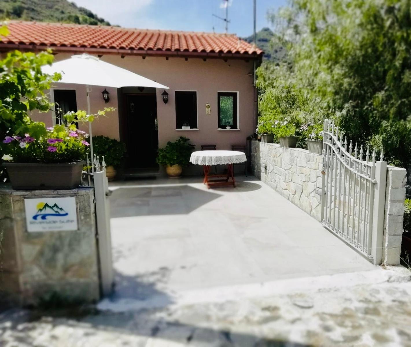 Riverside Suite Kalopanagiotis Exterior foto